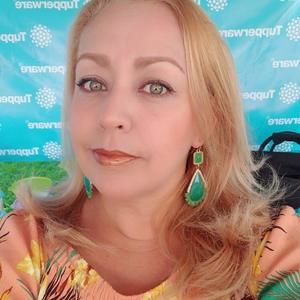 Meet your Posher, Janeth